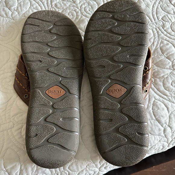 Men’s Born “Jonah” leather thong sandal - Picture 3 of 4
